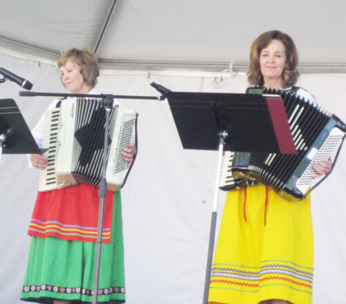 Scand Entertainment Nyra Nielson Left And Rhonda Ogden 2013